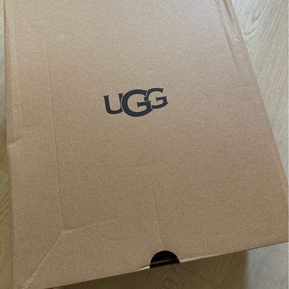 UGG classic mini platform in black size 10 - Picture 5 of 5